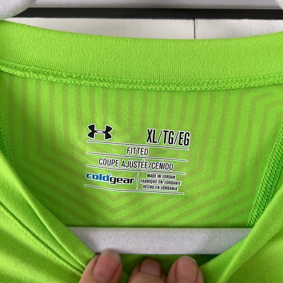 Under Armour Men’s ColdGear Long Sleeve V-neck Fitted Activewear Neon Green - Picture 3 of 6